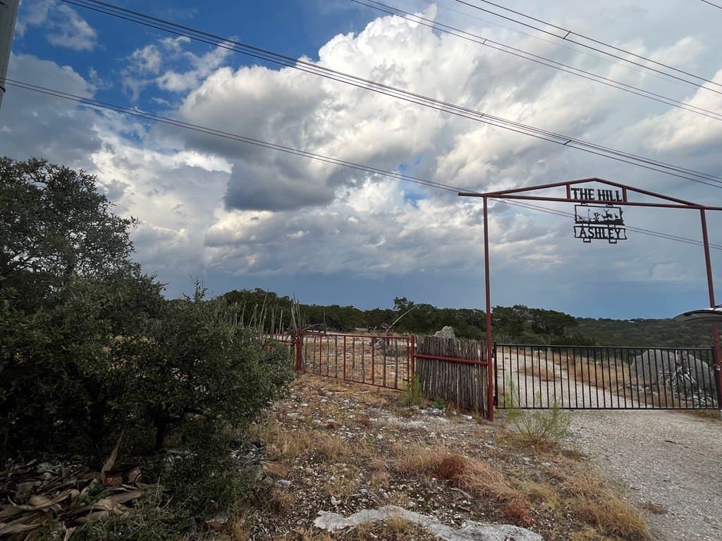 10.58 acres in Kerr County gallery image 2