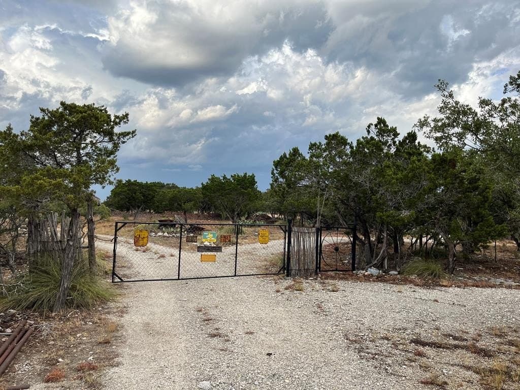 10.58 acres in Kerr County gallery image 3