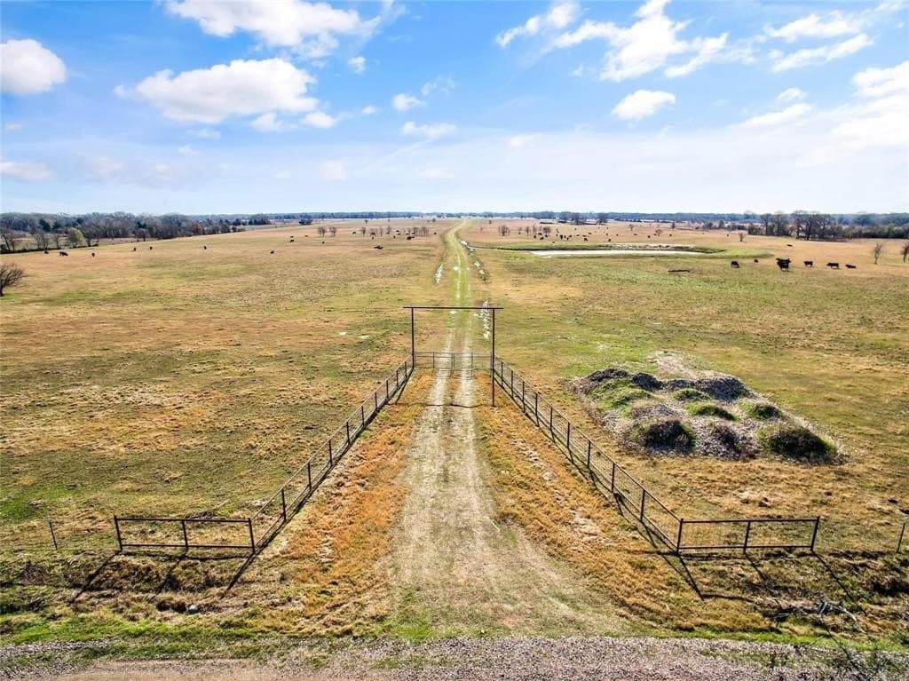 200.7 acres in Navarro County