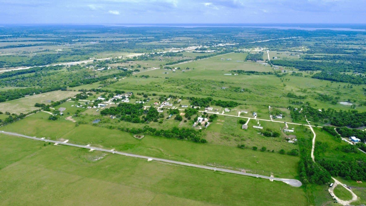 1.1 acres in Navarro County gallery image 2