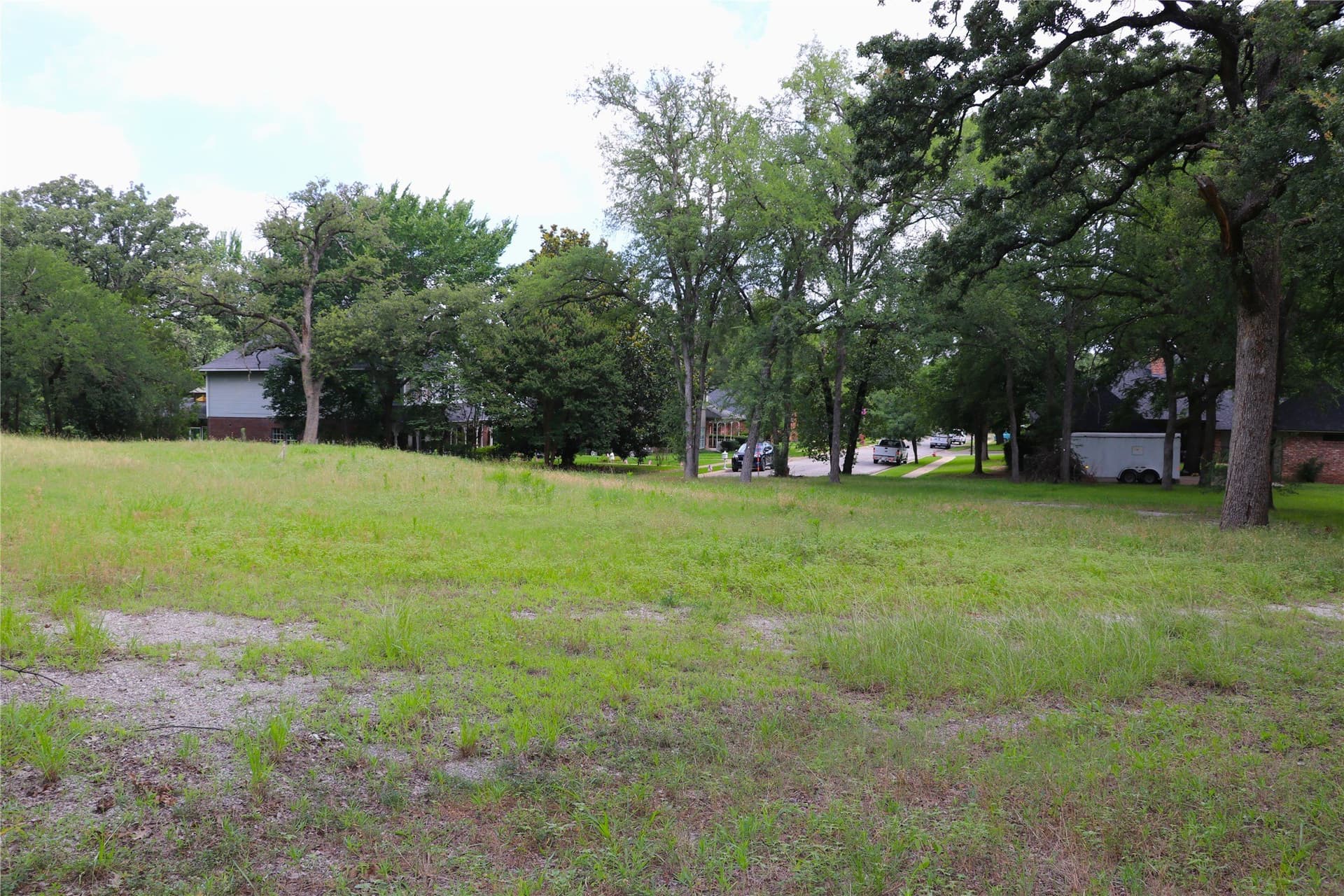 5.65 acres in Tarrant County - photo 2
