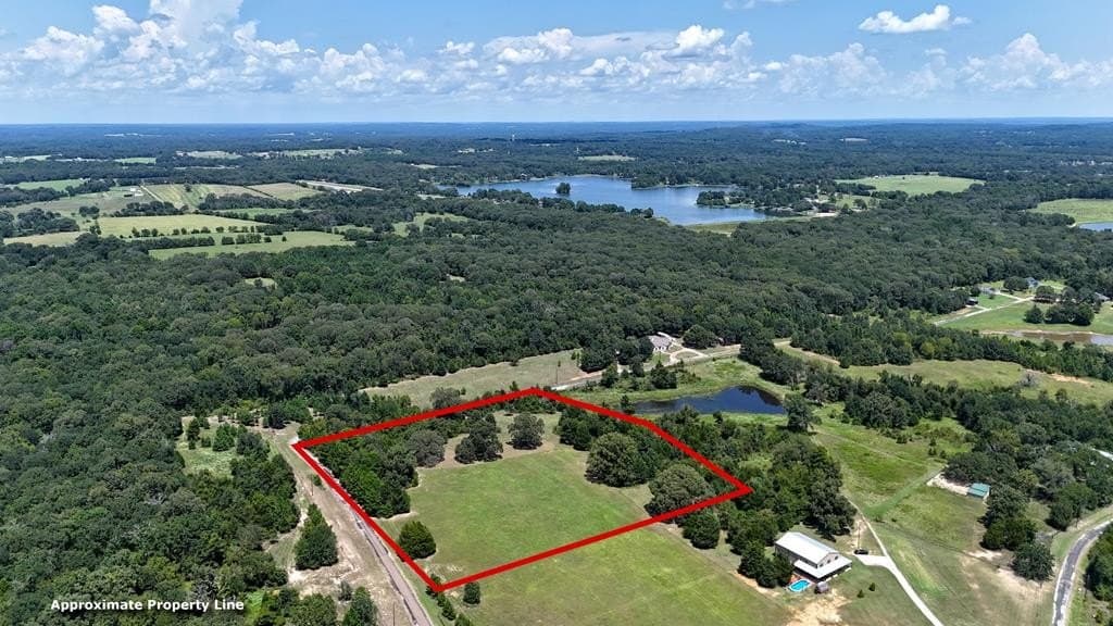 8 acres in Henderson County