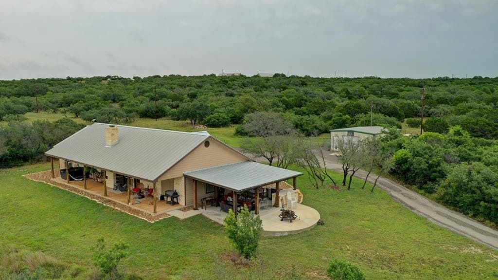 28.5 acres in Gillespie County