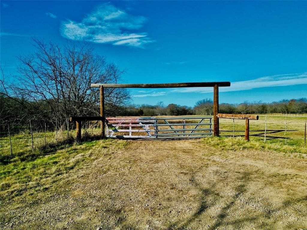 5 acres in Cooke County