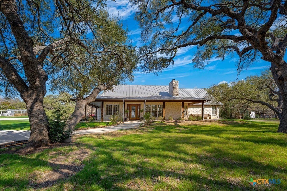 20 acres in Comal County