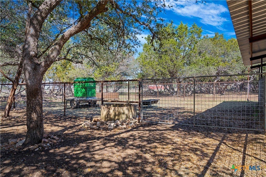 20 acres in Comal County - photo 17