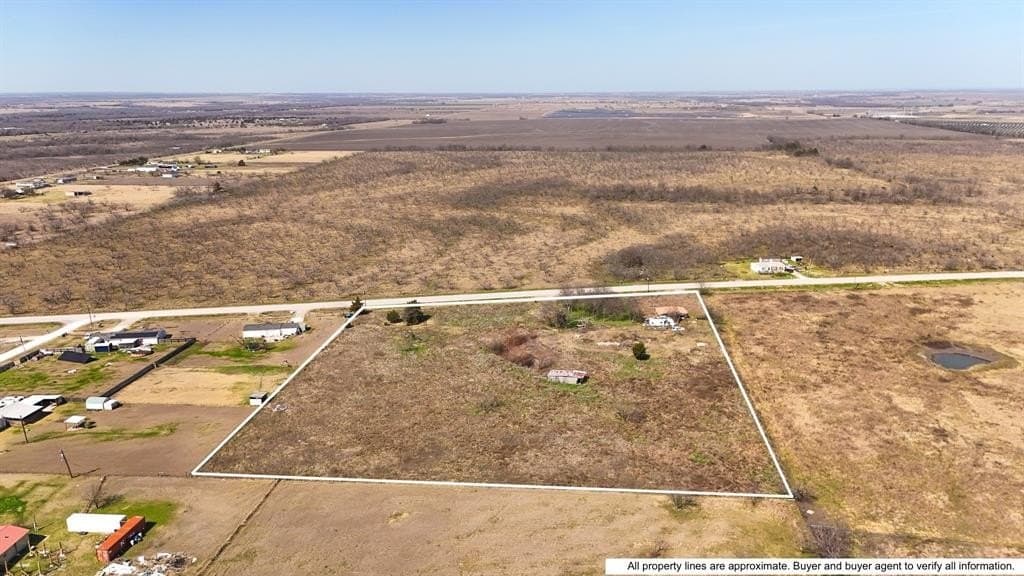 5.66 acres in Navarro County gallery image 3