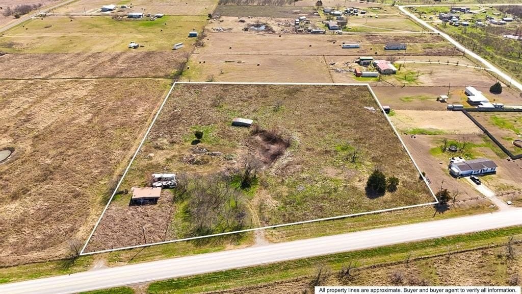 5.66 acres in Navarro County