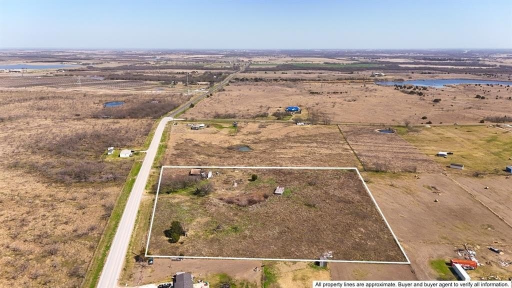 5.66 acres in Navarro County gallery image 2