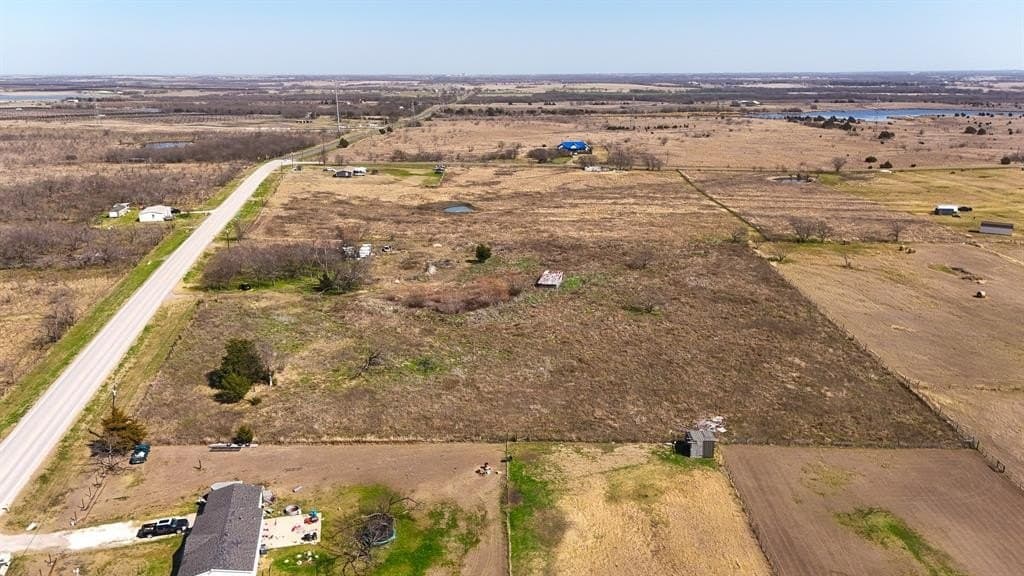 5.66 acres in Navarro County gallery image 4
