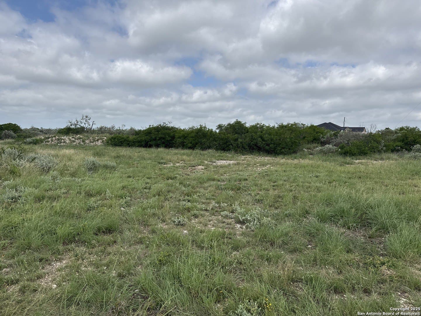 1.12 acres in Uvalde County gallery image 3