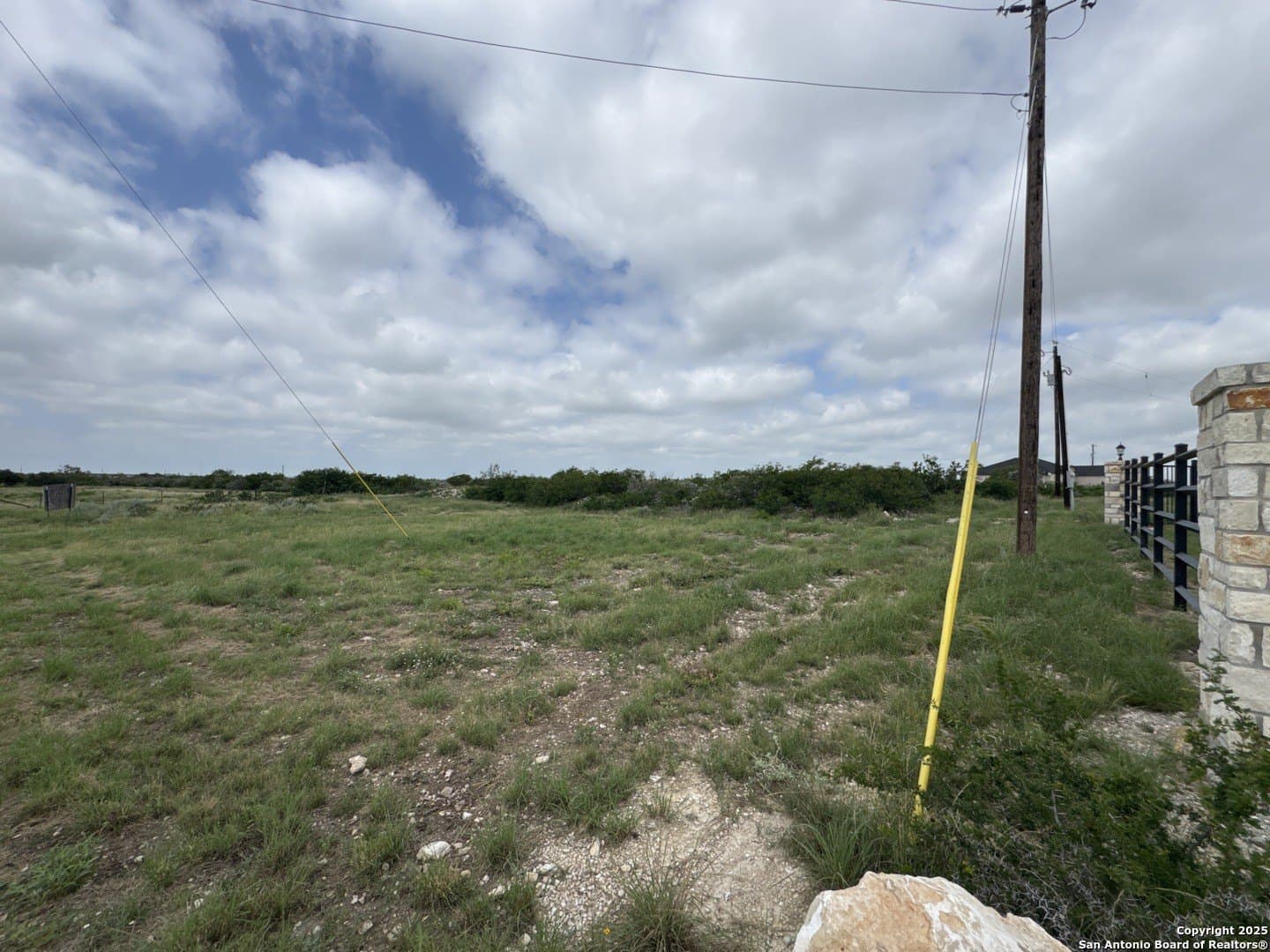 1.12 acres in Uvalde County gallery image 2