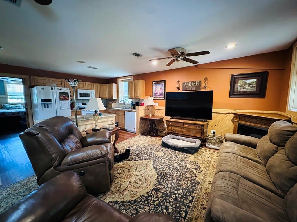 2.09 acres in Henderson County gallery image 4