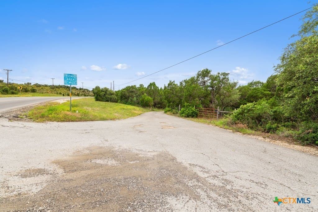 12.73 acres in Hays County gallery image 2