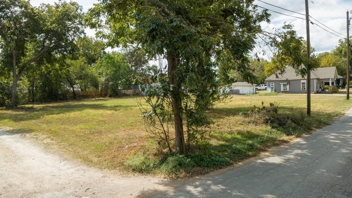 0.43 acres in Johnson County - photo 3