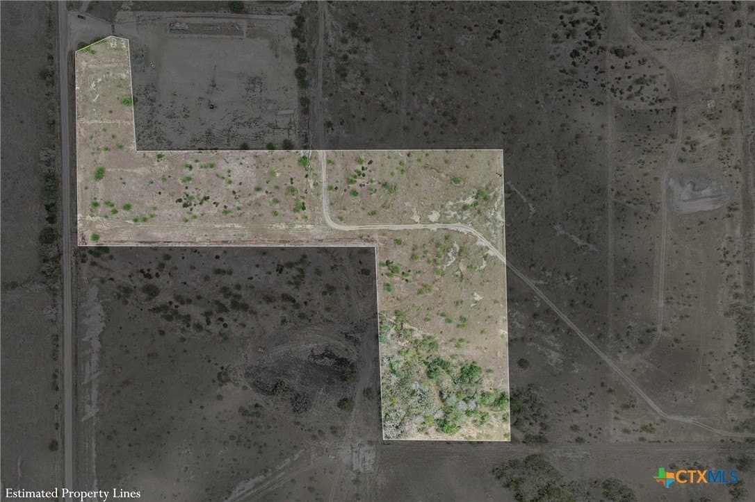 10.86 acres in DeWitt County gallery image 2