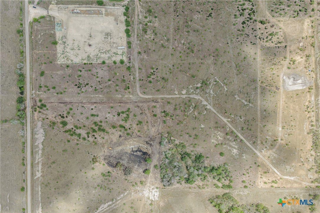 10.86 acres in DeWitt County gallery image 3