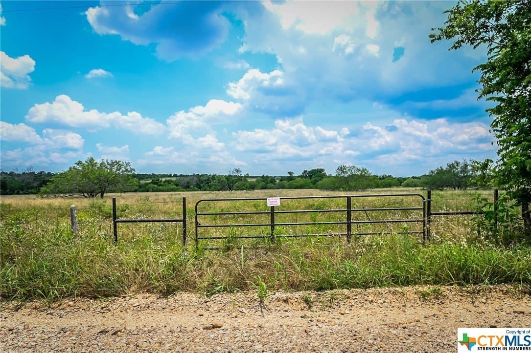 10.01 acres in Gonzales County - photo 3