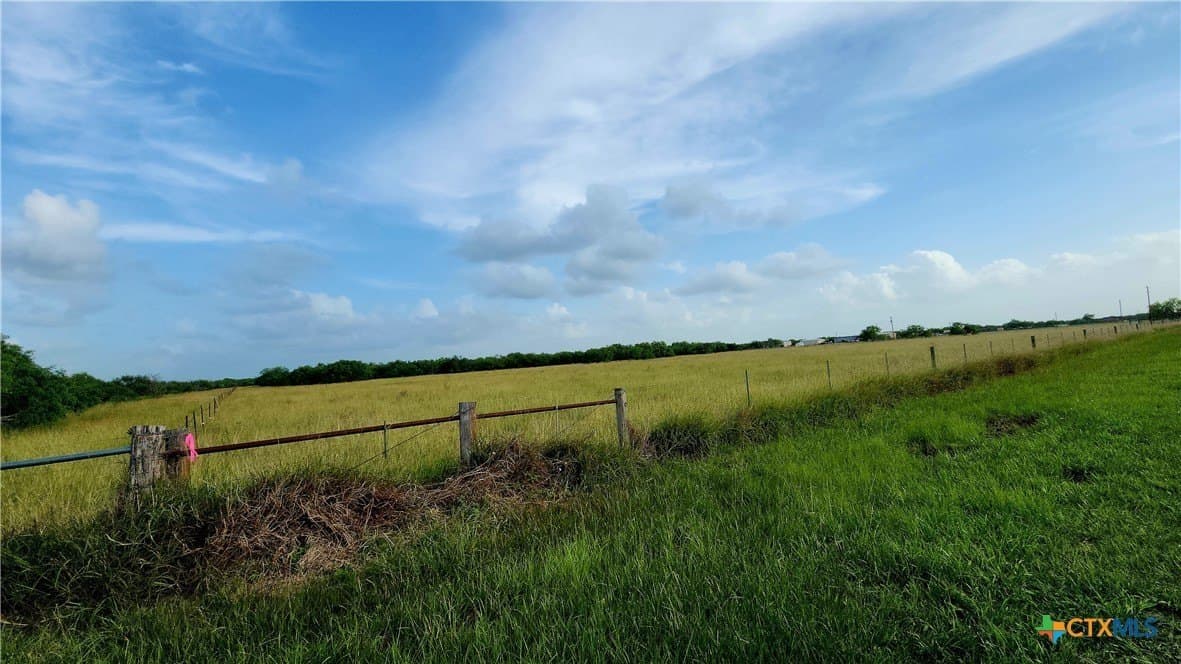 10 acres in Victoria County - photo 4