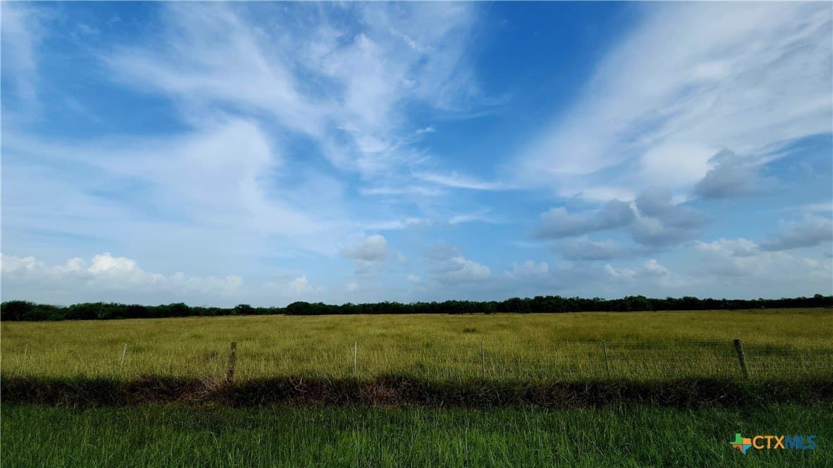 10 acres in Victoria County - photo 2