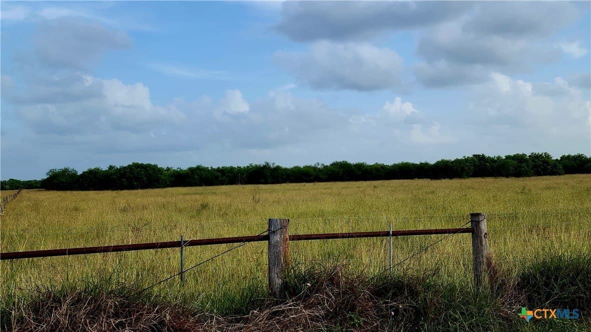 10 acres in Victoria County - photo 3