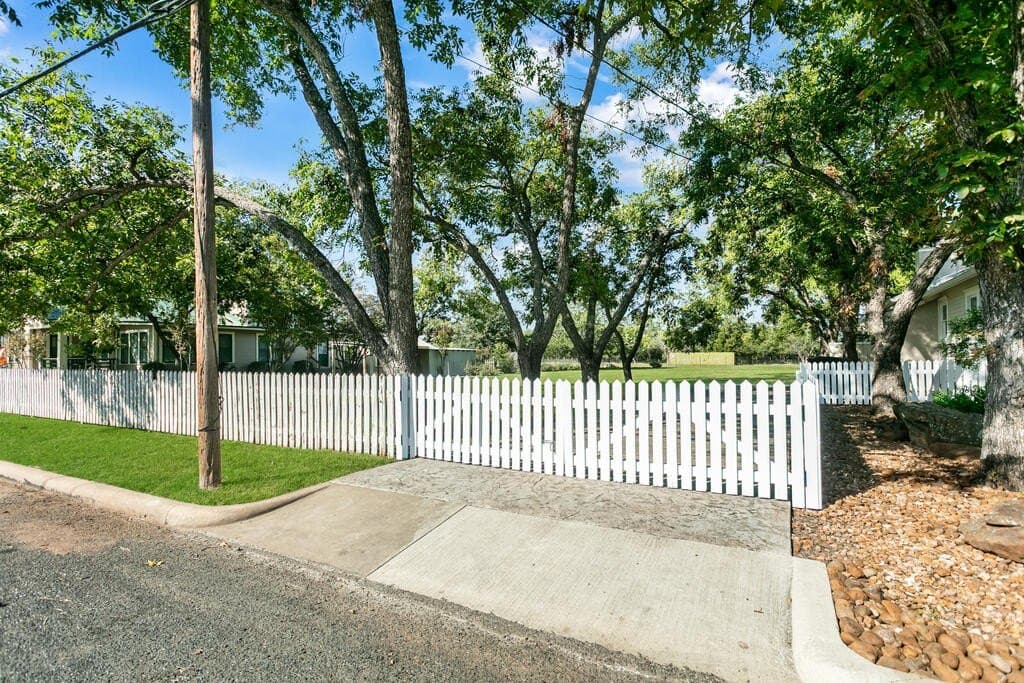 0.29 acres in Gillespie County - photo 3