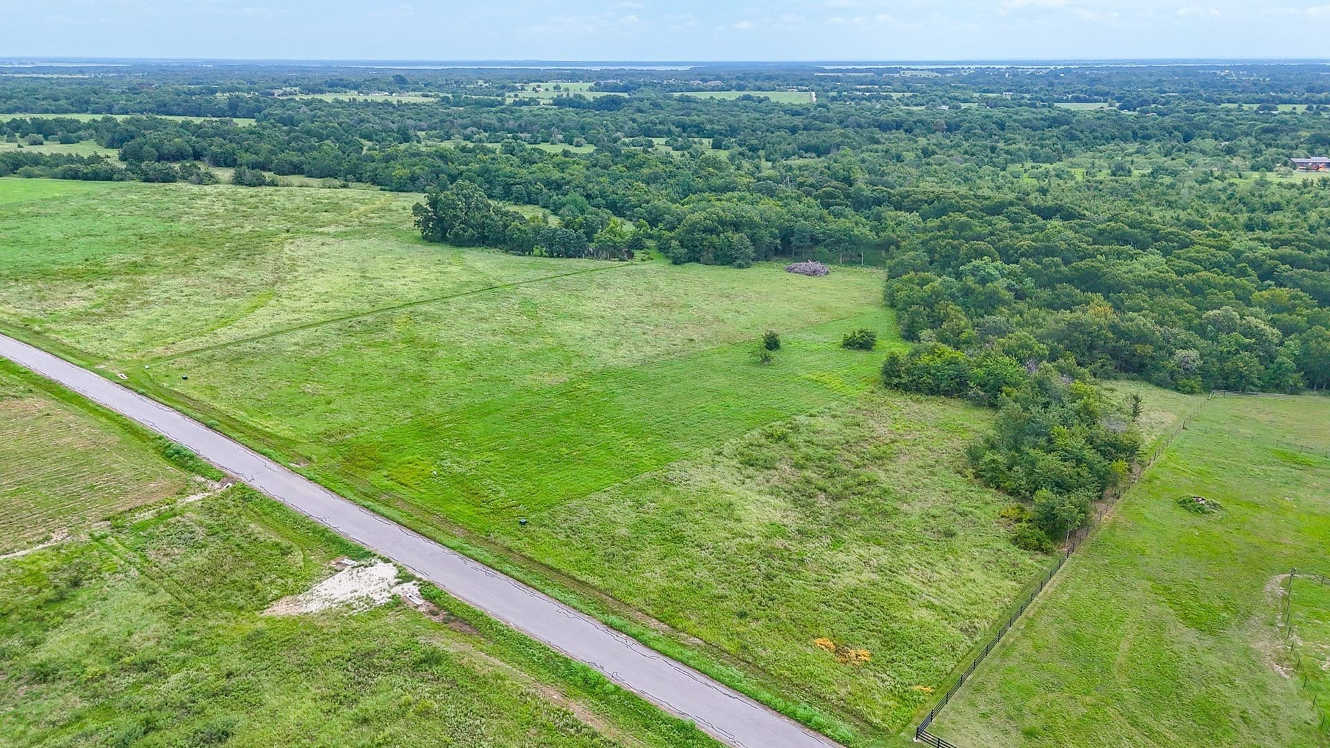 2 acres in Navarro County gallery image 2