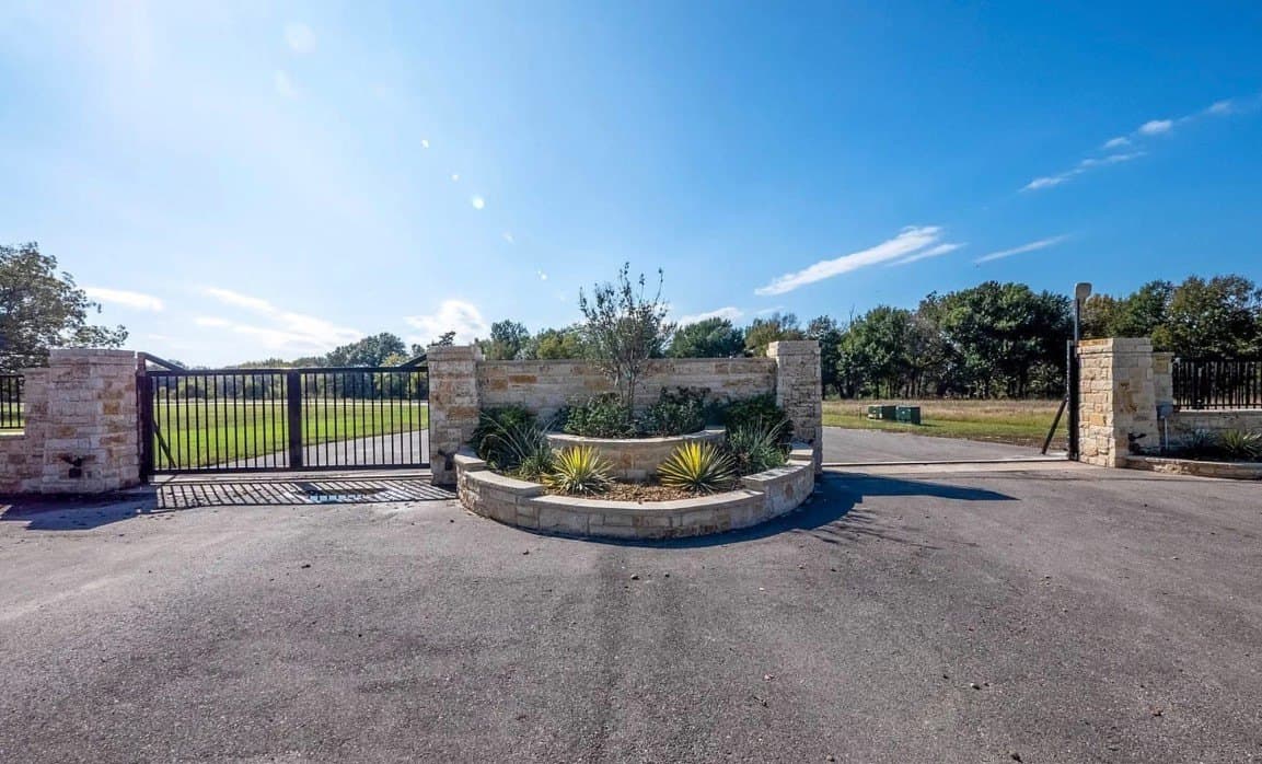 2 acres in Navarro County - photo 11