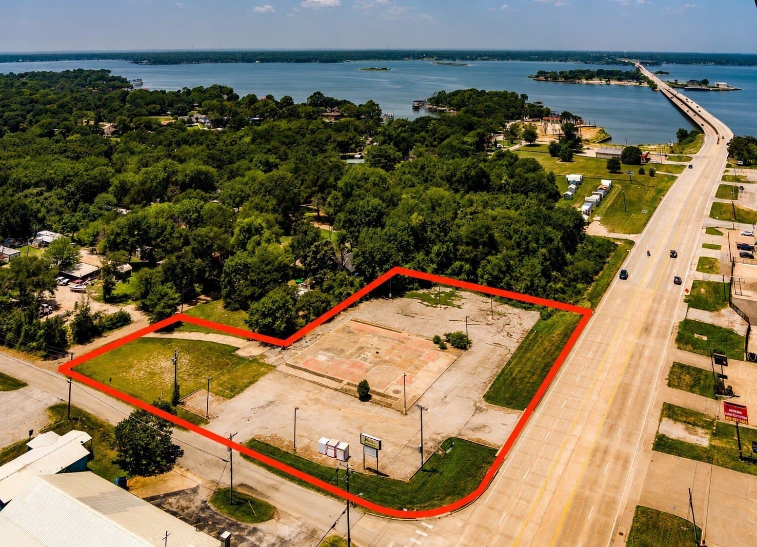 1.34 acres in Henderson County
