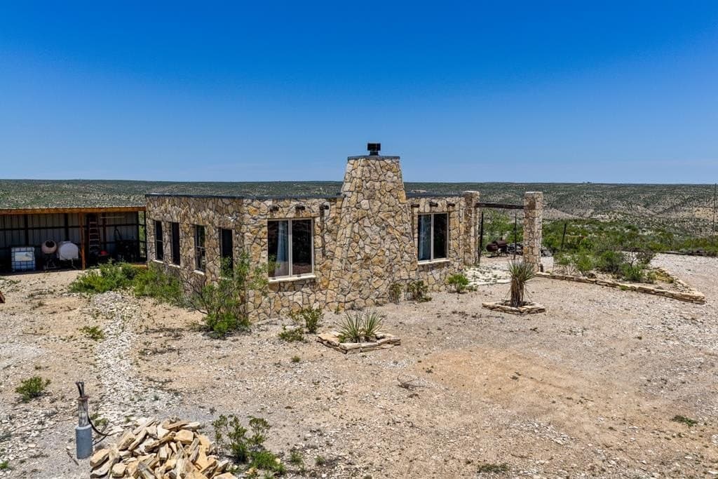 933 acres in Terrell County