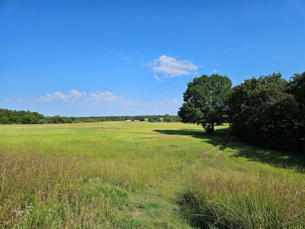 16 acres in Hill County
