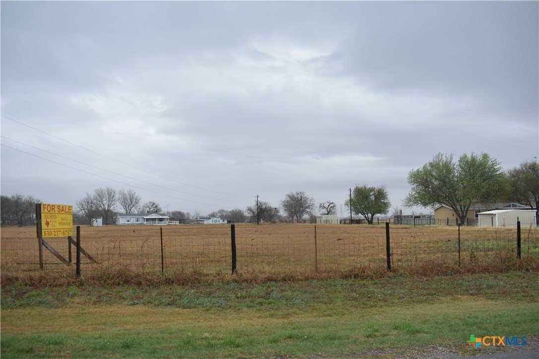 1 acres in Guadalupe County gallery image 2