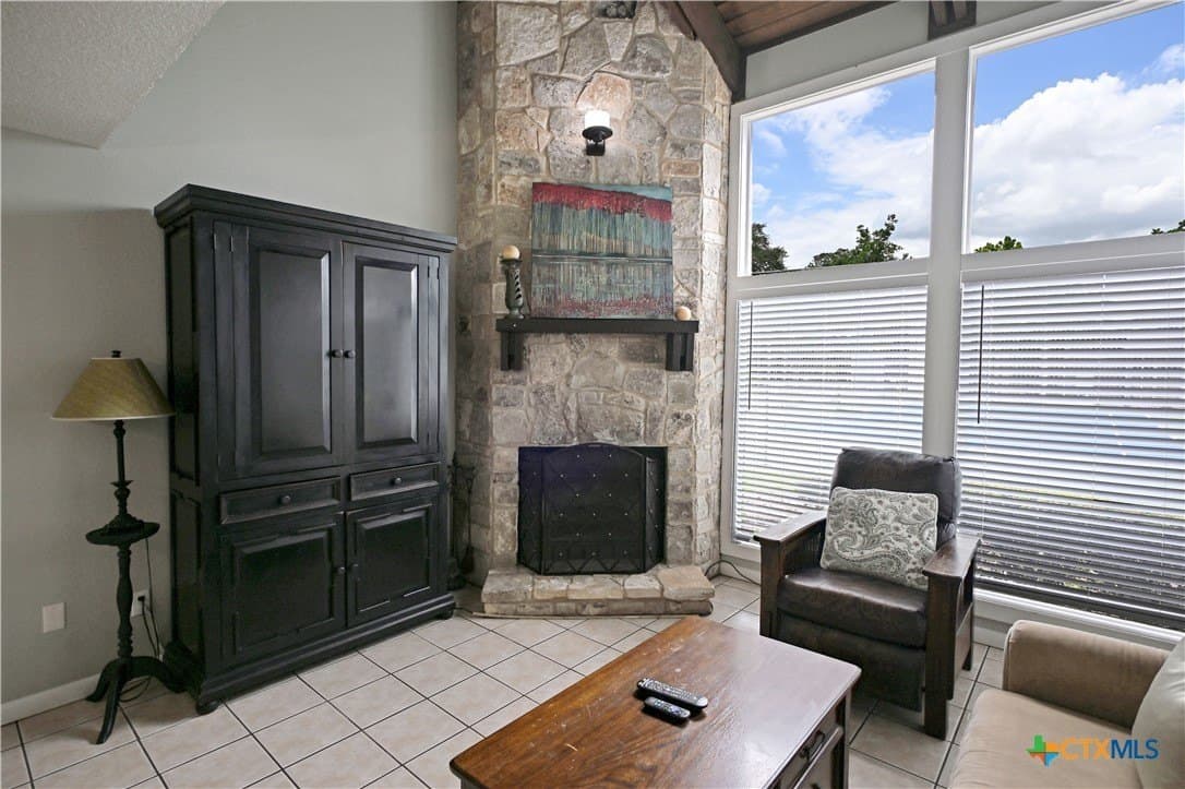 10.43 acres in Comal County - photo 6