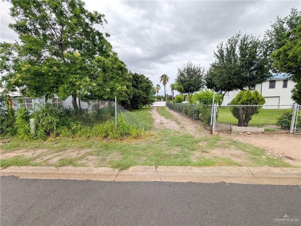 0.05 acres in Hidalgo County - photo 6