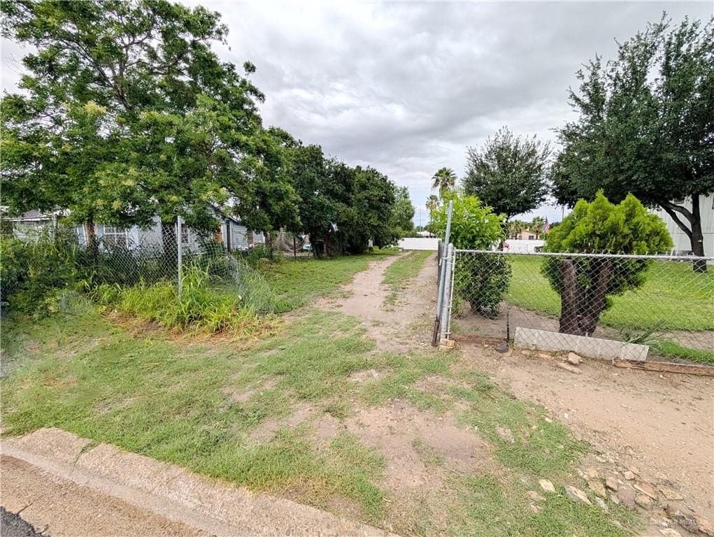 0.05 acres in Hidalgo County - photo 7
