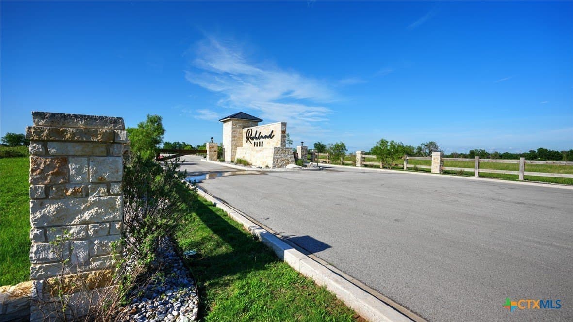 1.01 acres in Navarro County gallery image 3