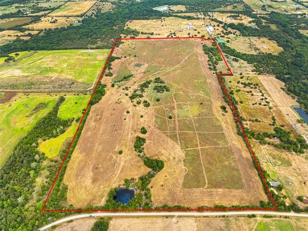 104.75 acres in Hunt County