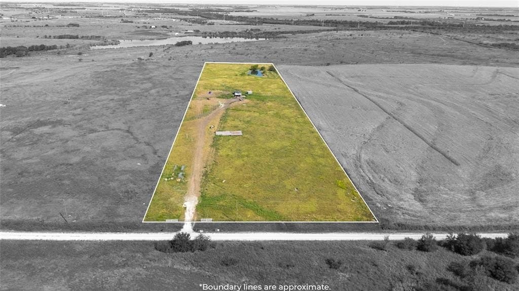 11 acres in Hill County
