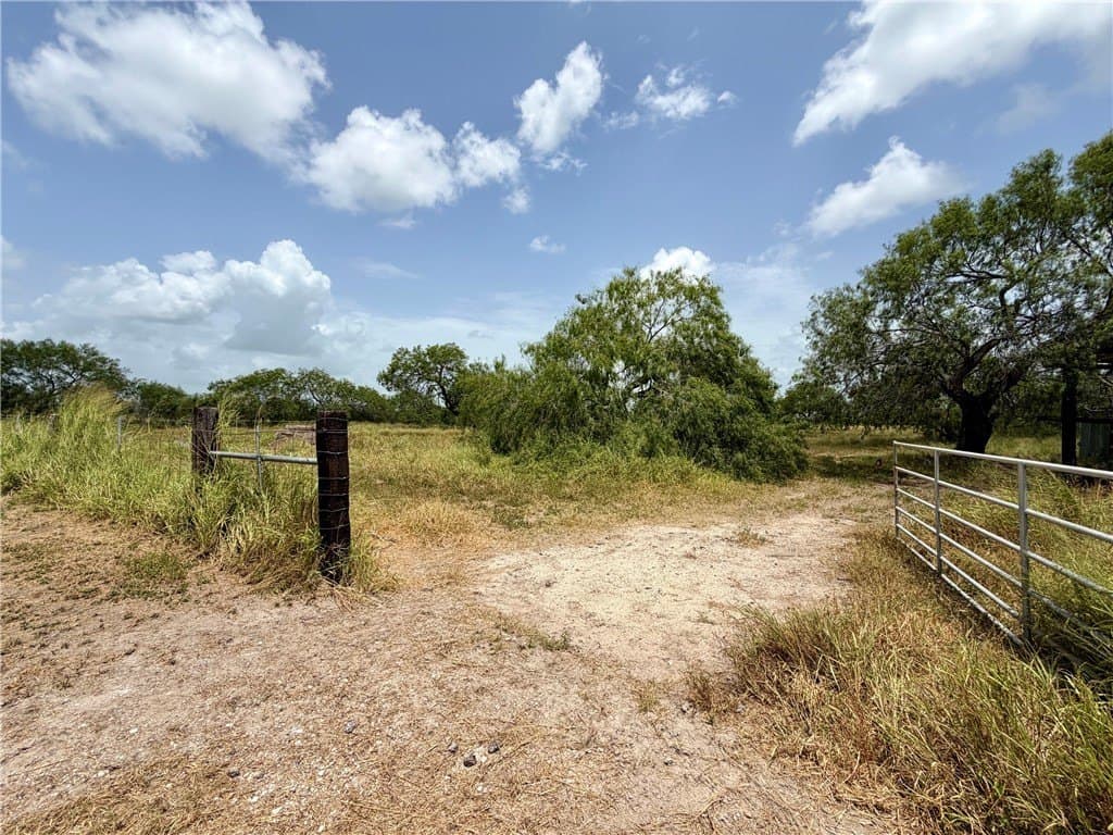 20.01 acres in Kleberg County - photo 23