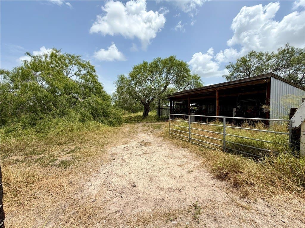 20.01 acres in Kleberg County - photo 24