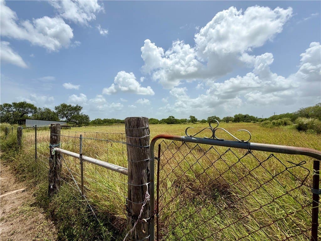 20.01 acres in Kleberg County - photo 20