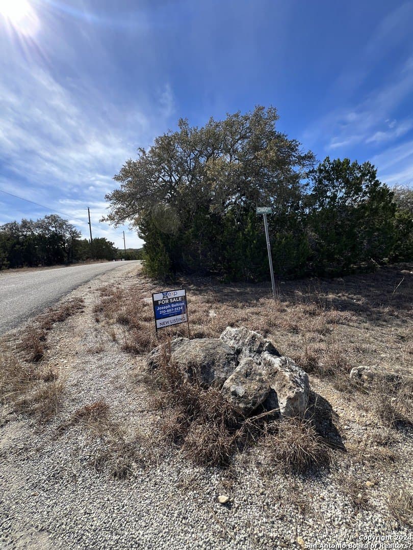 2.4 acres in Bandera County gallery image 4