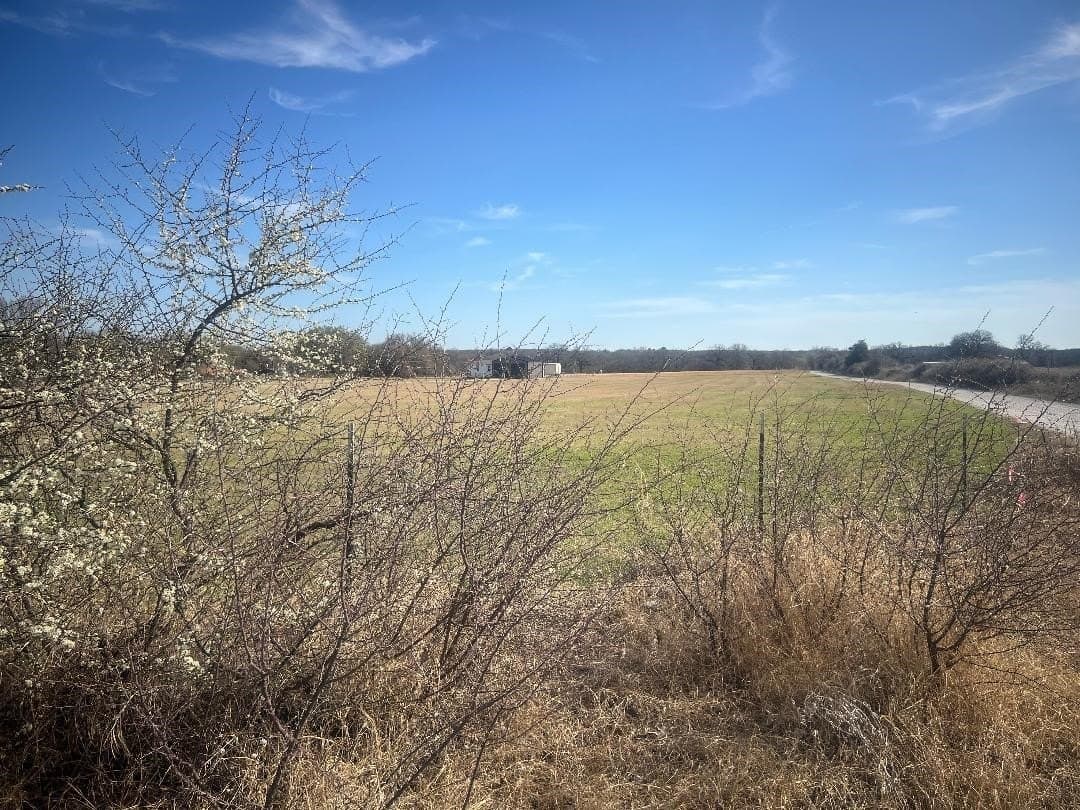 3.81 acres in Tarrant County gallery image 3