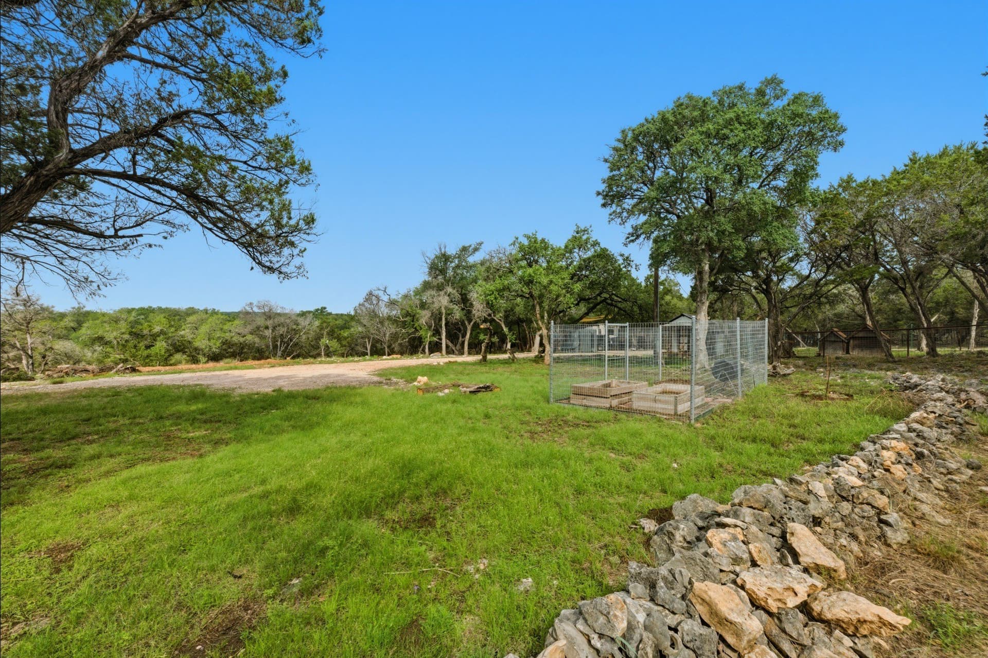 3.34 acres in Hays County gallery image 4