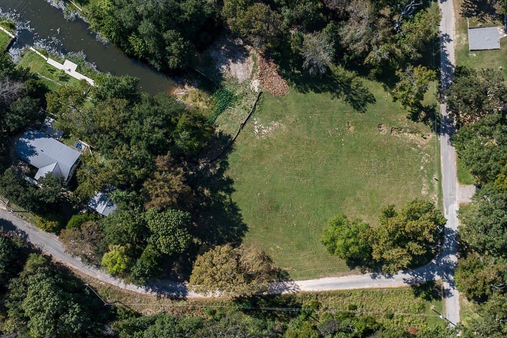 0.77 acres in Henderson County gallery image 2