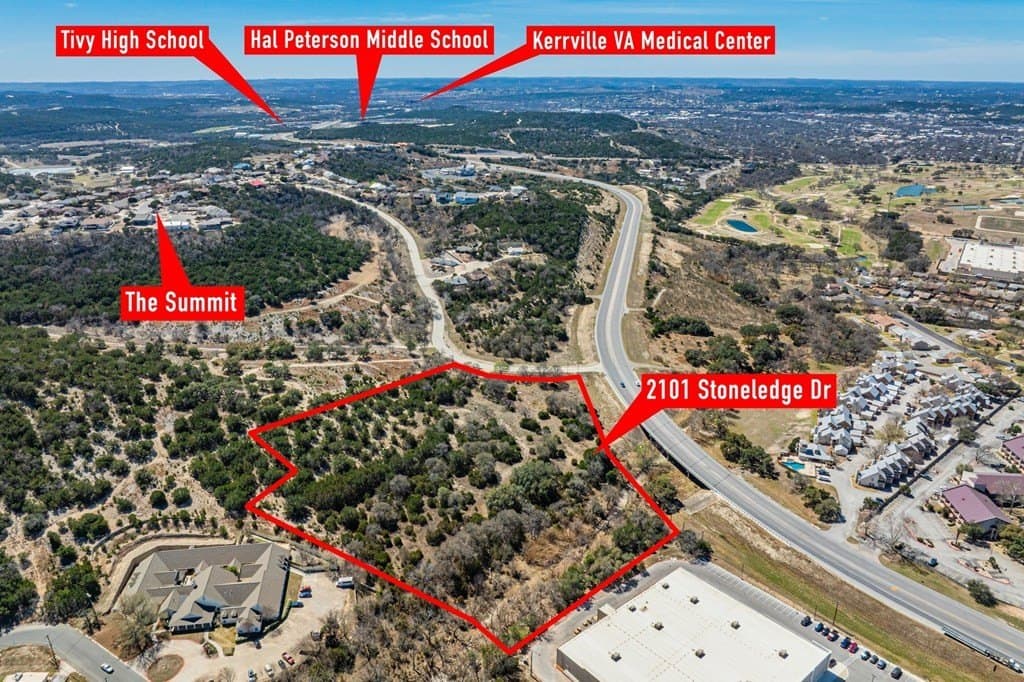 9.4 acres in Kerr County gallery image 2