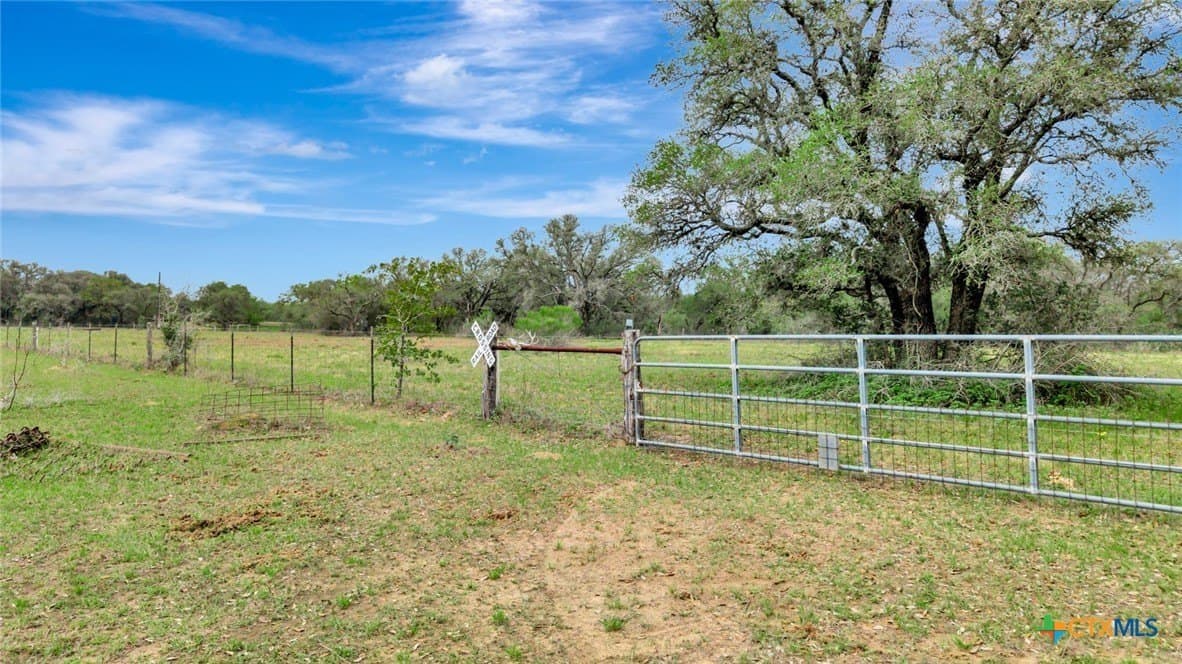 446.91 acres in Lavaca County - photo 31