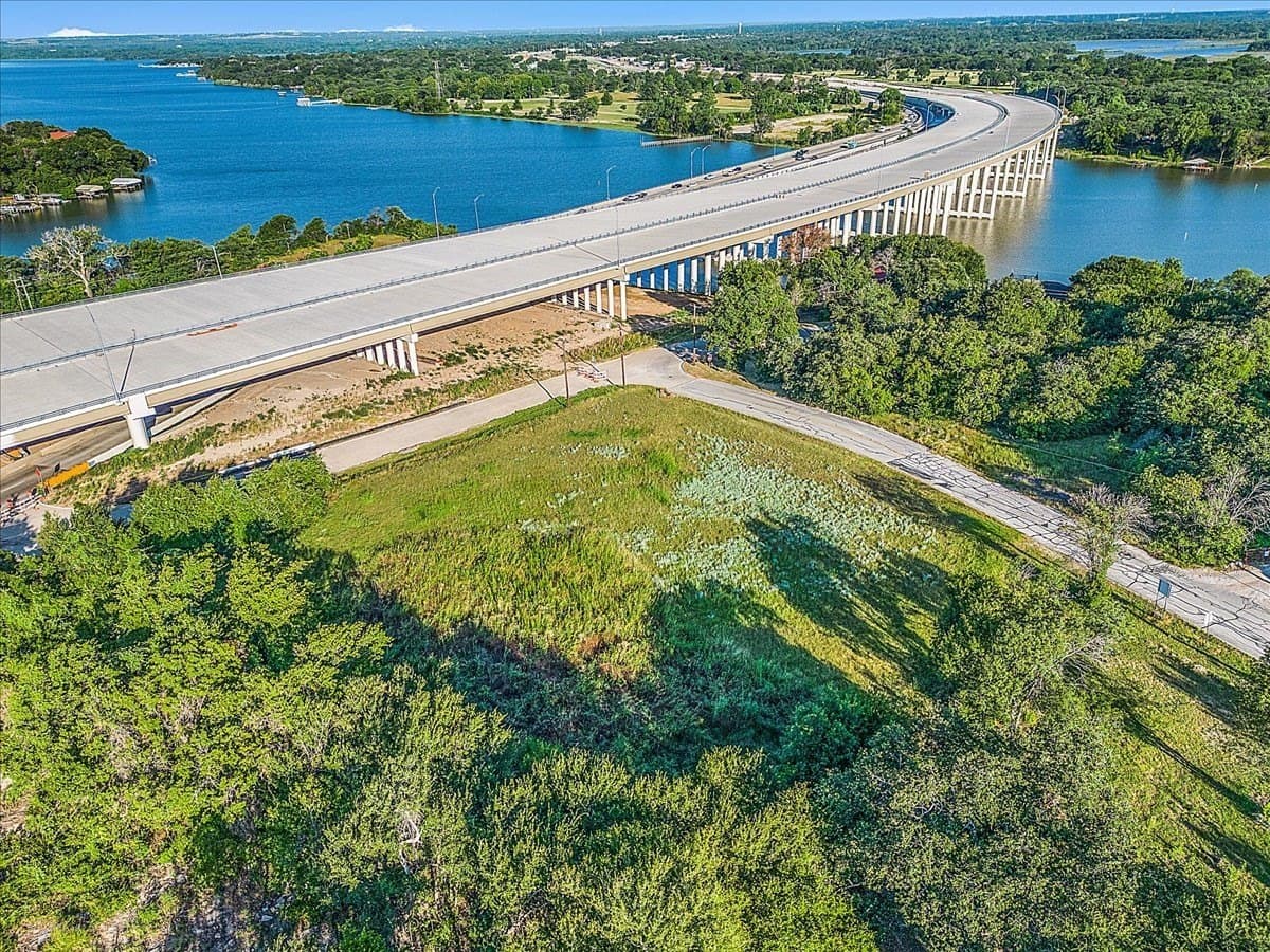 1.38 acres in Tarrant County