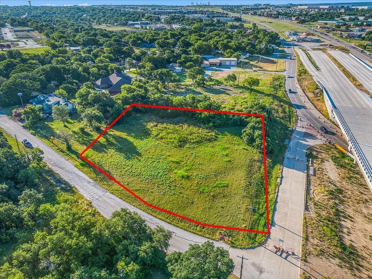 1.38 acres in Tarrant County gallery image 2