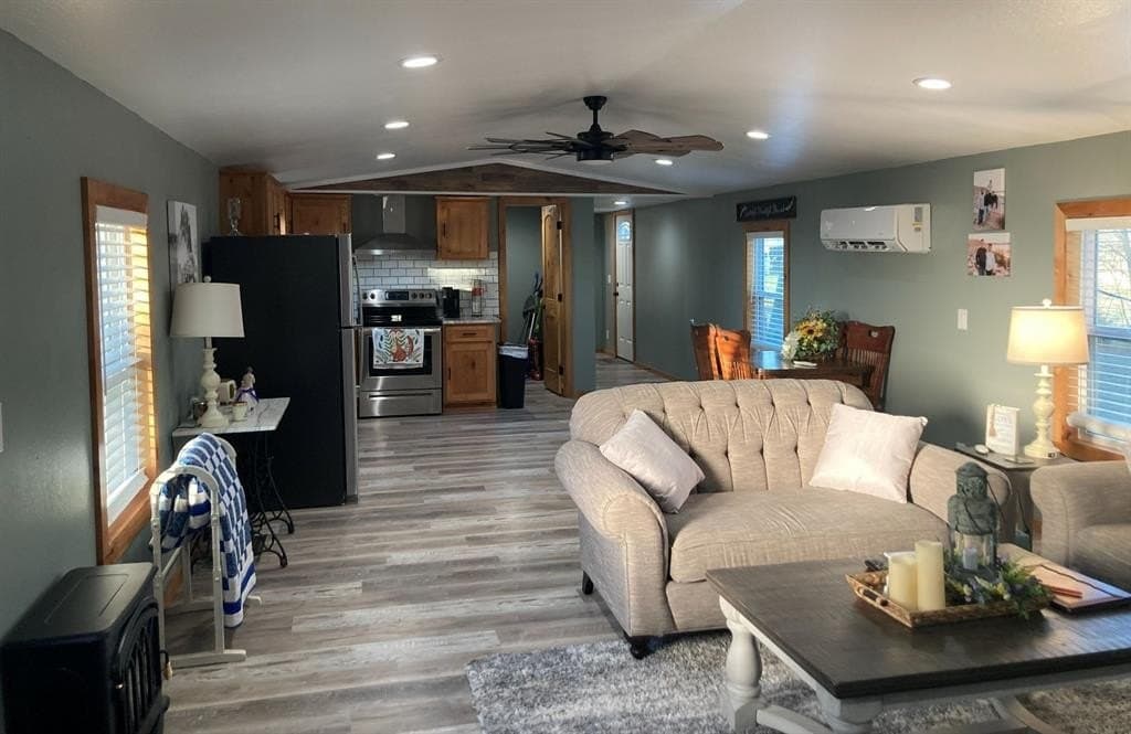 42.3 acres in Grayson County gallery image 4